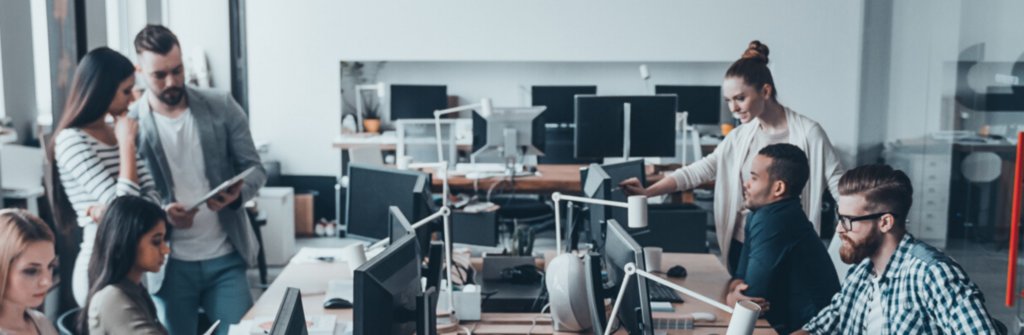 Decydując się na outsourcing procesów IT w firmie, należy wziąć pod uwagę szereg czynników, które pozwolą nam na rzetelną ocenę dostawcy usług serwisowych. Kluczowe jest odpowiednie przeanalizowanie naszych potrzeb i dobranie optymalnego dla nas modelu współpracy z zewnętrznym podmiotem.