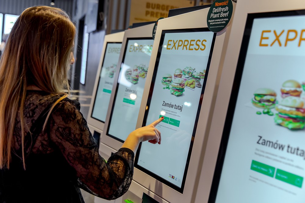 W styczniu sieć restauracji Max Premium Burger przy wsparciu technicznym S&T otworzyła w Warszawie dwie nowe restauracje – w Złotych Tarasach i na terenie Centrum Handlowego Arkadia.