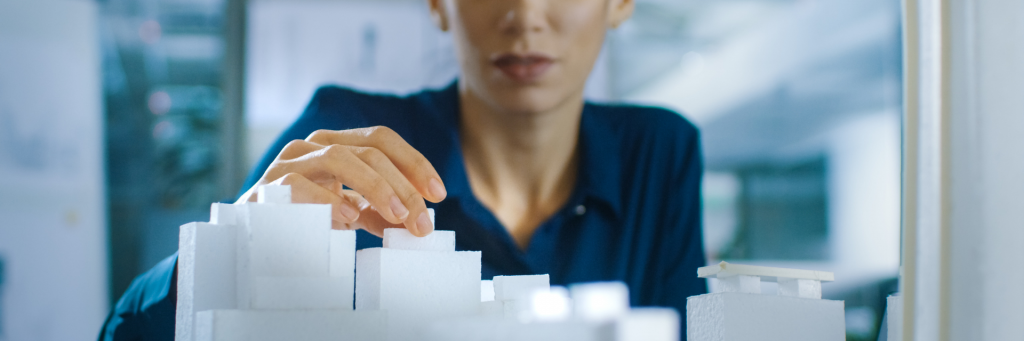 Masowe i długotrwałe przejście na pracę zdalną to jedna z tych konsekwencji epidemii koronawirusa, która wywarła największe piętno na rzeczywistości biznesowej.