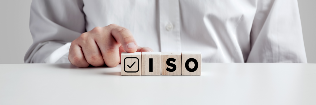 Państwowe systemy IT są na celowniku cyberprzestępców. W ubiegłym roku aż 80% podmiotów nadzorujących infrastrukturę krytyczną doświadczyło ataku ransomware. W efekcie rośnie znaczenie kompetencji związanych z przetwarzaniem i zabezpieczaniem informacji.