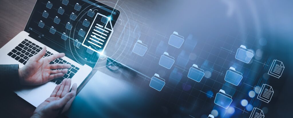 Wiele biznesów utrzymuje swoją przewagę konkurencyjną dzięki samodzielnie wypracowanym rozwiązaniom. Zarządzanie i ochrona tych zasobów to wyzwanie, z którym pomagają systemy ECM.