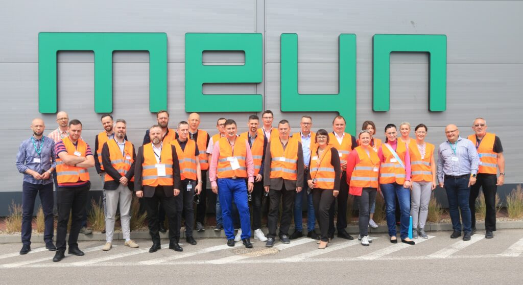 Początek lata to dla nas tradycyjnie czas na spotkanie się z klientami, którzy pozostają pod opieką S&T w zakresie rozwiązań Infor. W tym roku zabraliśmy naszych gości na wizytę studyjną do firmy Meyn, gdzie na żywo mogliśmy pokazać jak w praktyce funkcjonują systemy Infor.