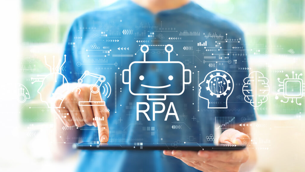 IBM, wiodący dostawca usług technologicznych, połączył możliwości RPA i AI, aby pomóc firmom zrealizować cyfrową transformację swoich operacji. Jak to wygląda w praktyce?